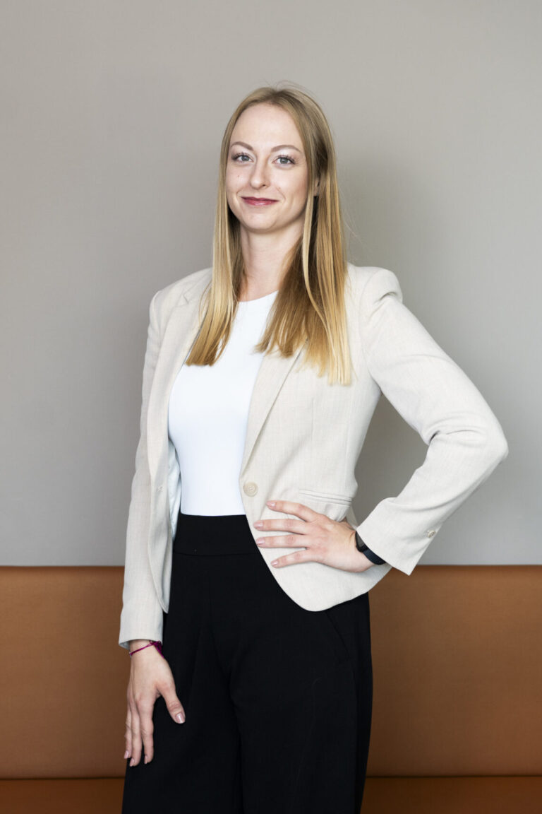 Ihre Psyche - Portraitfoto von Lilla Nemeth - Psychotherapie Dr. Ahmad und Dr. Nussbaumer in Eisenstadt