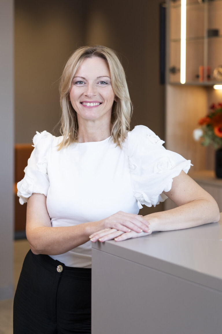 Ihre Psyche - Portraitfoto von Zeljka Harris - Psychotherapie Dr. Ahmad und Dr. Nussbaumer in Eisenstadt